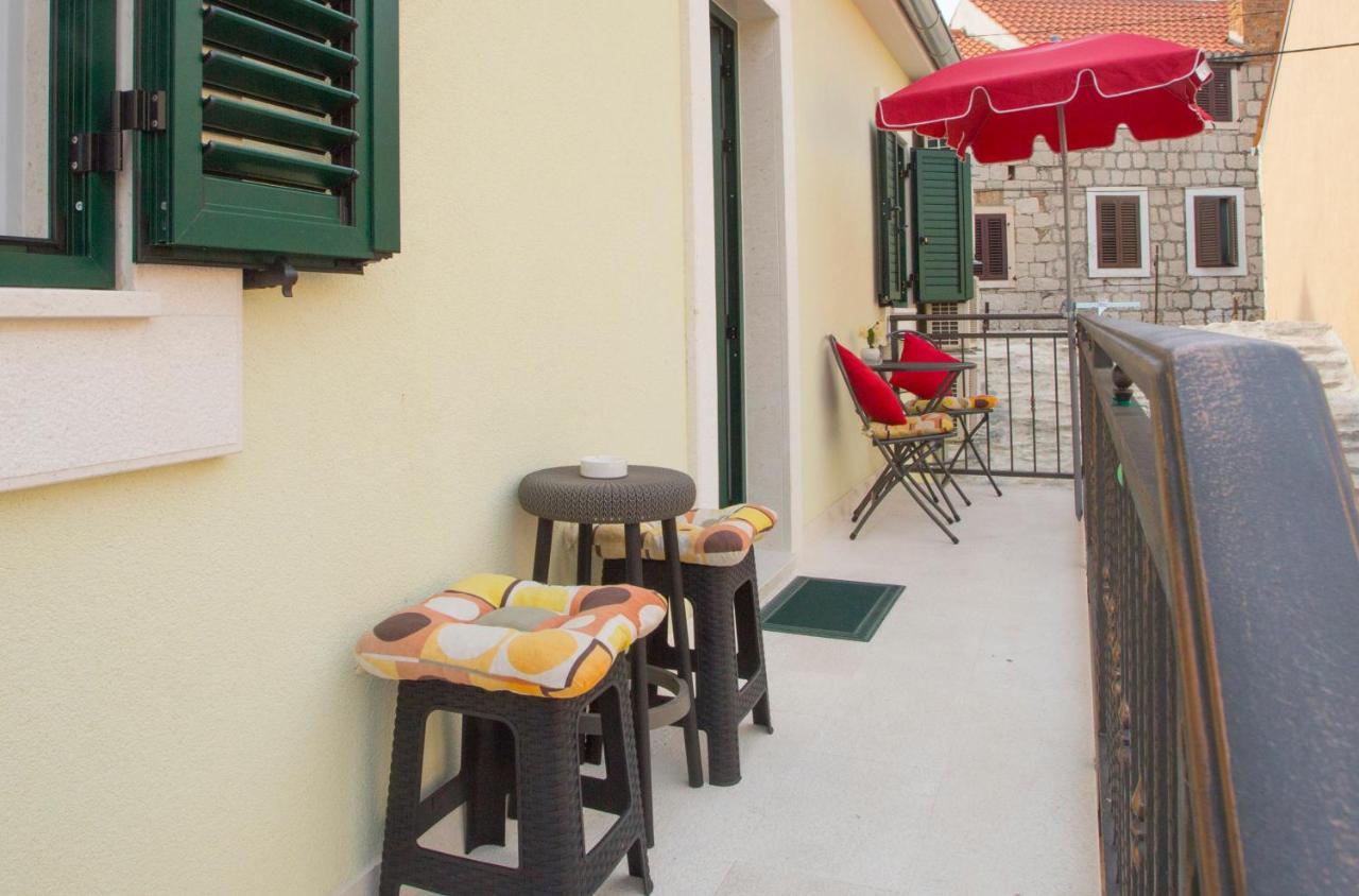 Central Old Town Rooms 1 Split Exterior photo
