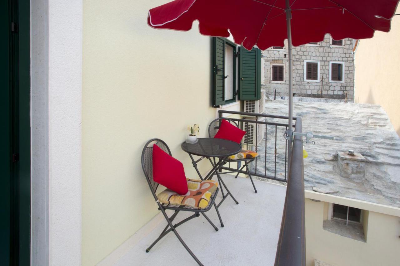 Central Old Town Rooms 1 Split Exterior photo