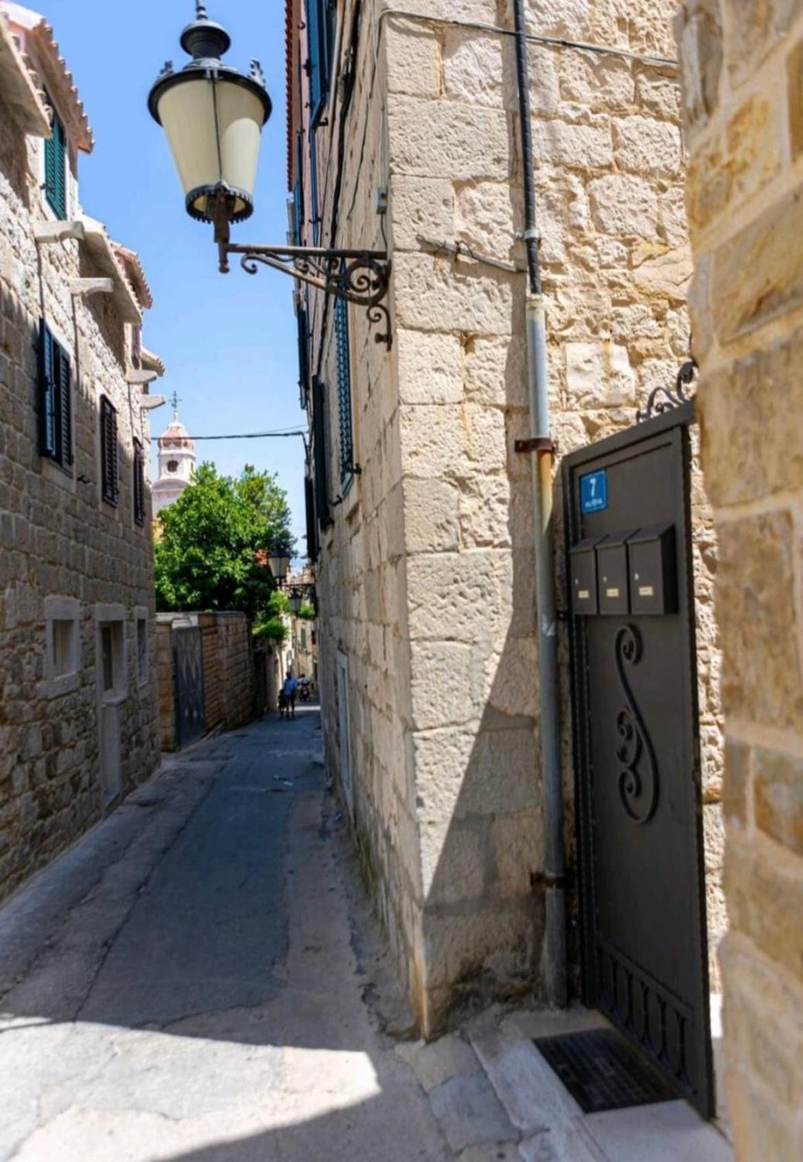 Central Old Town Rooms 1 Split Exterior photo